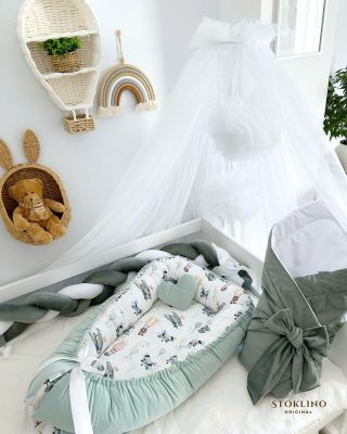 Na přání šitá něžná kombinace měkké bavlny, sametového velvetu v šalvějových odstínech a motivů s letadélky pro ty...