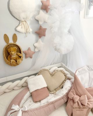 Inspirace pro malé holčičky 🌸 #stoklino #vybavicka #vybavickapromiminko #dekorace #detskypokoj #babyroom #babydecoration...